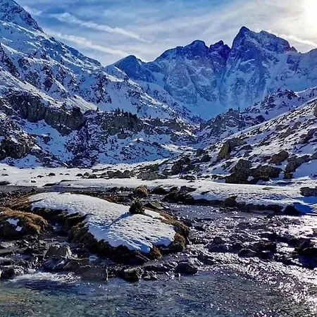 à Avec Balcon Et Vue Sur Les Montagnes - Fr-1-812-53