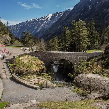 à Avec Balcon Et Vue Sur Les Montagnes - Fr-1-812-53 Appartamento Cauterets