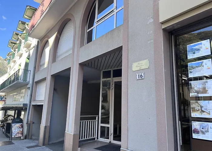 Appartement à Avec Balcon Et Vue Sur Les Montagnes - Fr-1-812-53 *